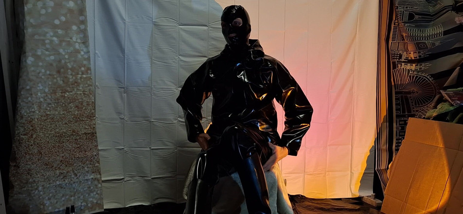 Dreamofevolution: Farmerrain rainwear a latexová maska