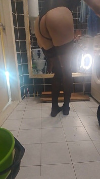 Auf der Toilette spielen