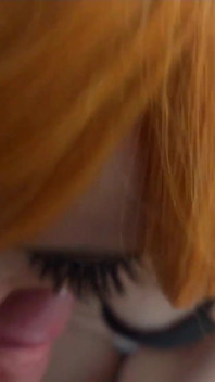 Asuka me dá um boquete e engole meu esperma