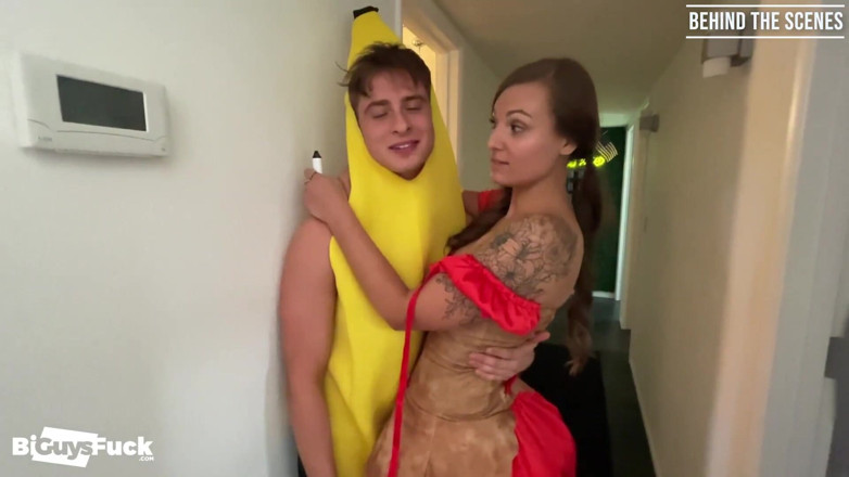 Bi Guys Fuck: What Goes Through a Virgins Mind Before He Loses It...