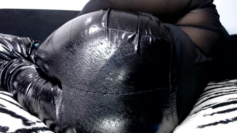 Maeling: Tiny Trapped in Latex Pants