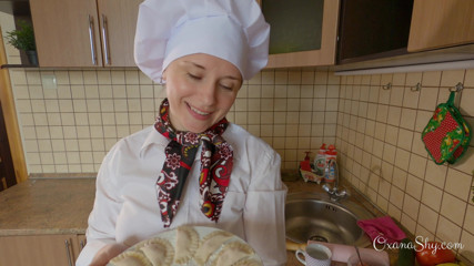 MILF Oxana: Кулінарне шоу Оксани. Вареники і кава зі спермою