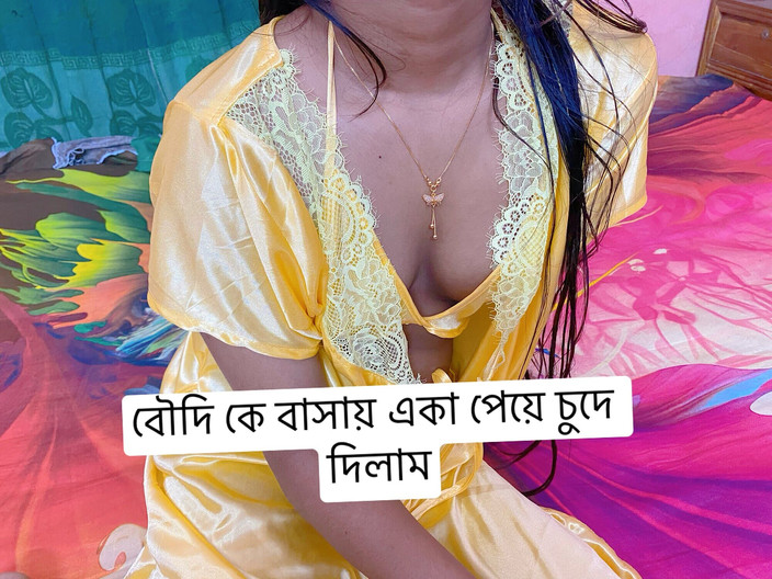 Bdsex24: 出轨性感的孟加拉女人与朋友浪漫的性爱，当他们独自在rom