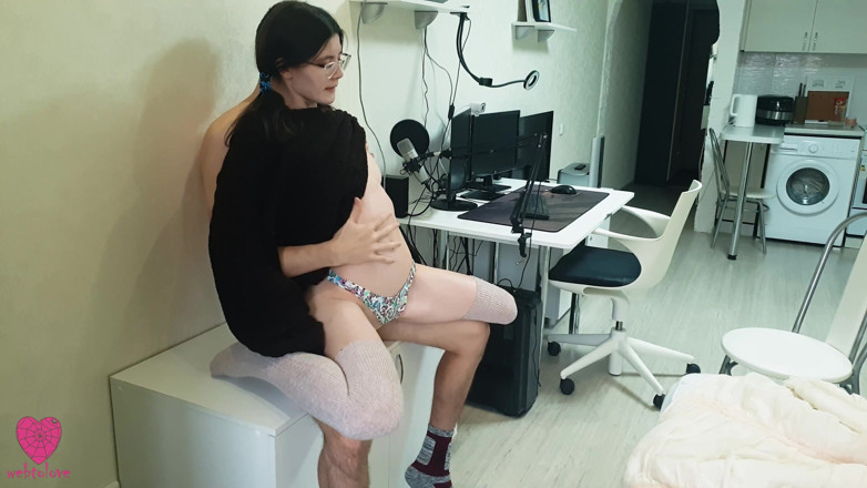 Fragile Tempt: Dễ thương đút một con cặc vào miệng và banh rộng...