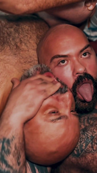8 Orgia de urso no Rectum 2 4K