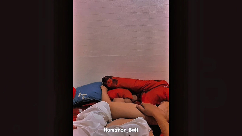 Hamster_Ball: Máy bay bà già ngoại tình đội khăn trùm đầu sau giờ...