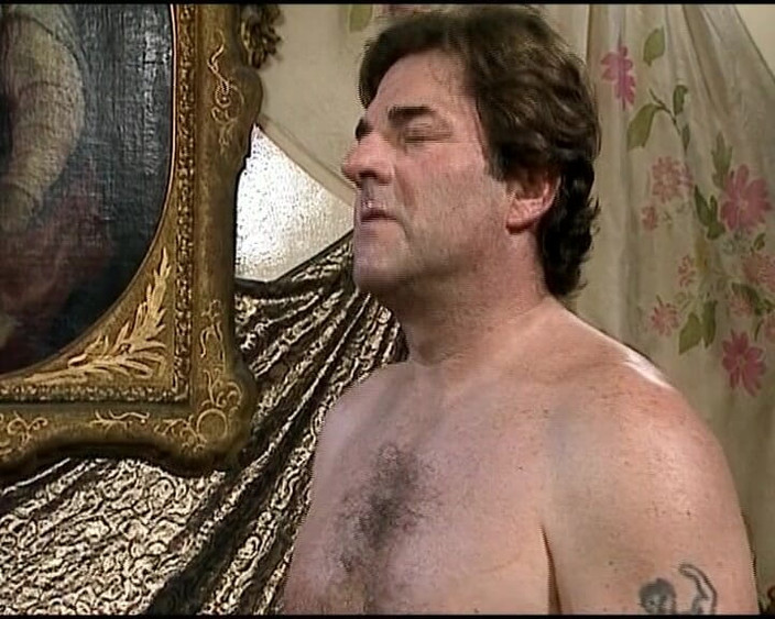 Enjoy German porn: सांवली बेब की जर्मन जोड़े के साथ तीन लोगों वाली चुदाई