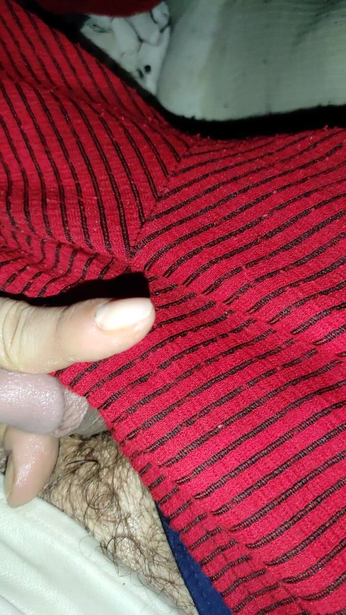 SmokedAlloy2: Dirtyjunkbro melihat stokinnya dan itu membuatkan dia terangsang.