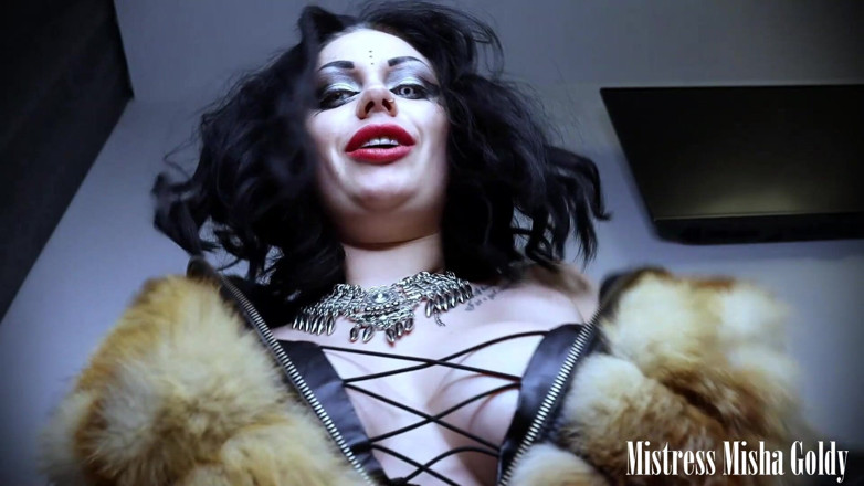Goddess Misha Goldy: Uwielbiam jeść moich małych, skurczonych ludzi, którzy przypadkowo uwięzili się...