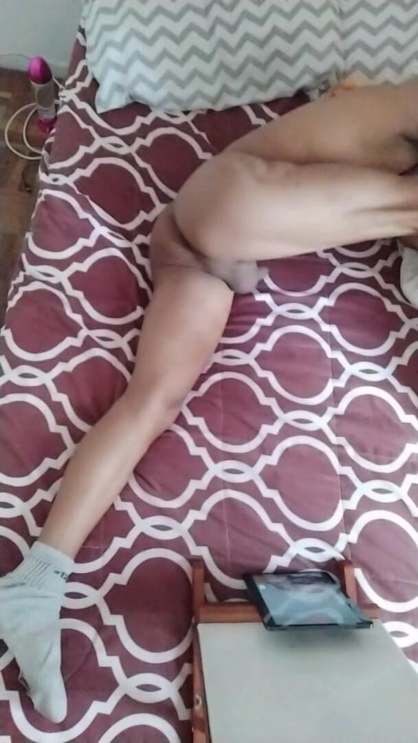 trebol_Jess: very sexy latin brunette touches his entire defined and elastic...
