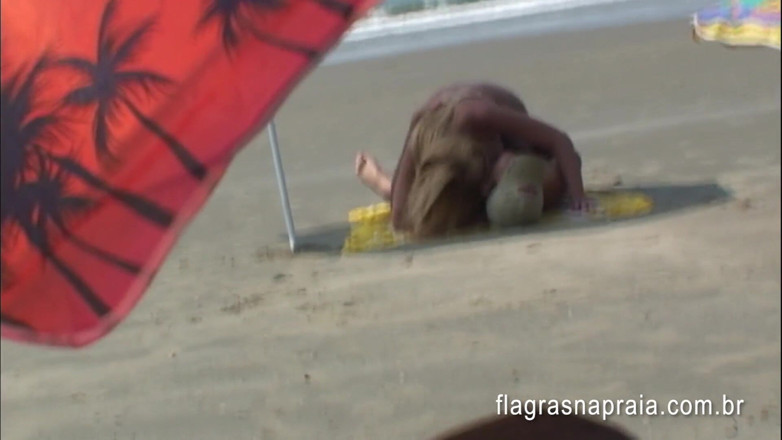 Amateurs videos: Brazilian couple having sex on the empty beach