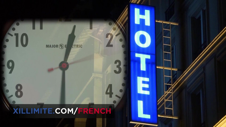 French girls at work: Жорстке подвійне проникнення в готельному номері