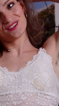 Face to Panties: Closeup Intim Dengan Bonjolan Saya