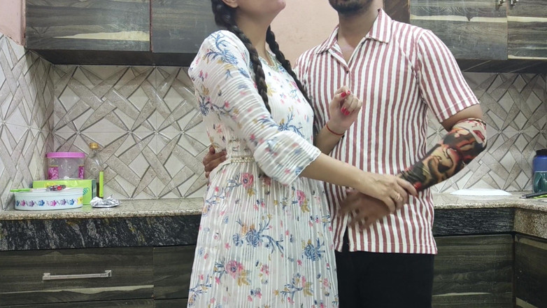 Hornycouple149: La desi Jija Sali, romance sexuelle dans la cuisine, Jija...