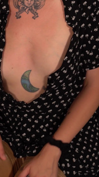Keeley - tette e tatuaggi