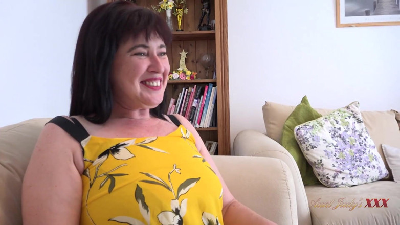 Aunt Judy's XXX: TanteJudysXXX - je rondborstige stiefante Janey zuigt je pik