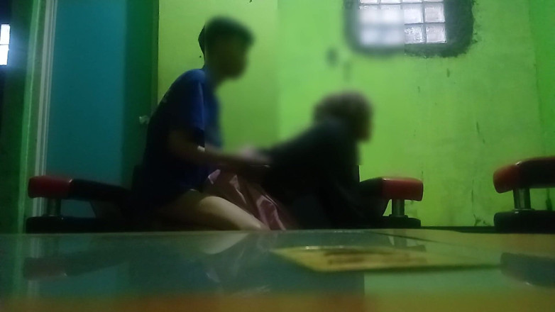 Famly sex: Casi me descubrí cuando me follé el coño de mi...