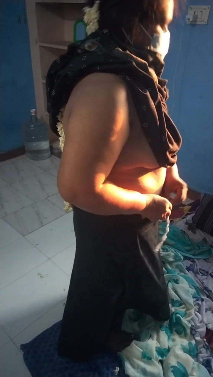 Tamil lesbian: Na het baden