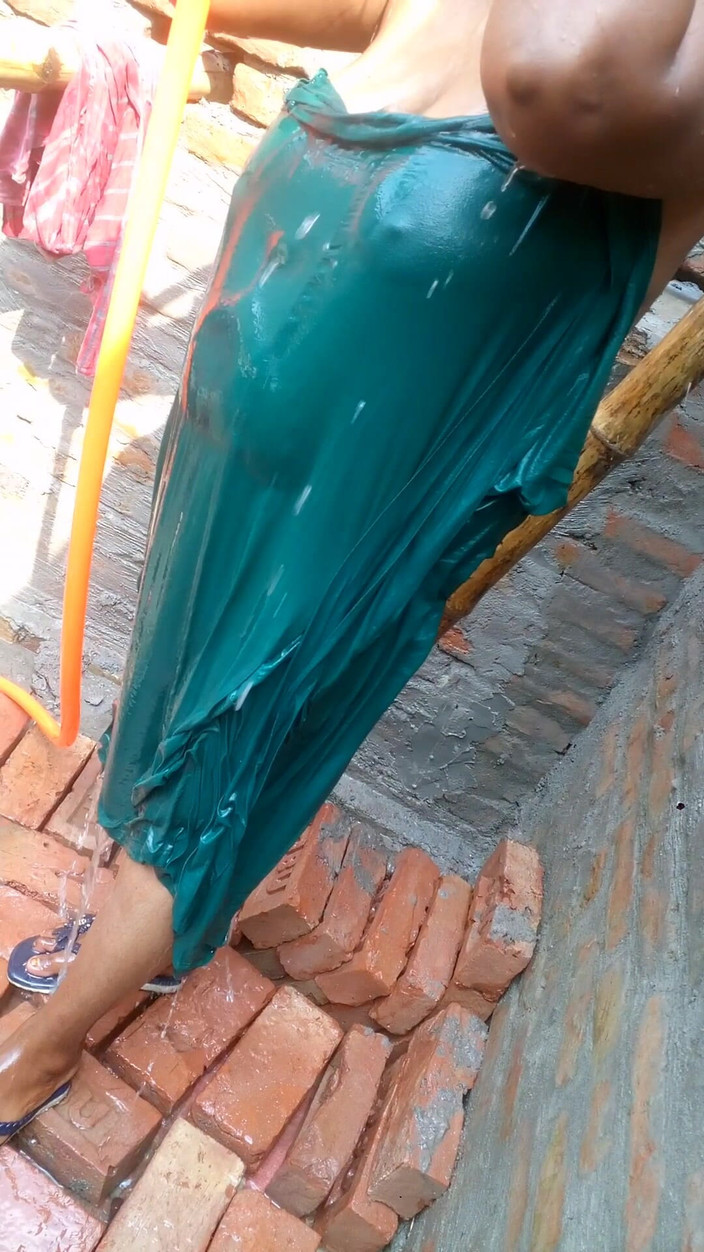 Sadia vabi: サディアはとてもセクシーな女の子です 彼のマンコを見せる