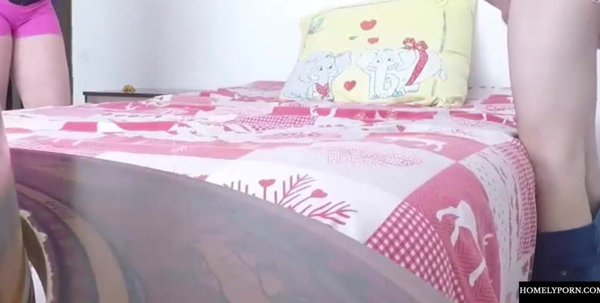 Pamela Sanchez: 她在床上狠狠地骑着Pamelayjesus