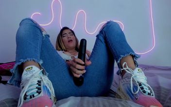Sexy Blonde Having an Amazing Orgasm with Her Vibrator and Squirting in Her Blue Jeans