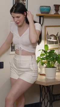 Cherry gibt sich selbst intensive orgasmen mit nur ihren fingern