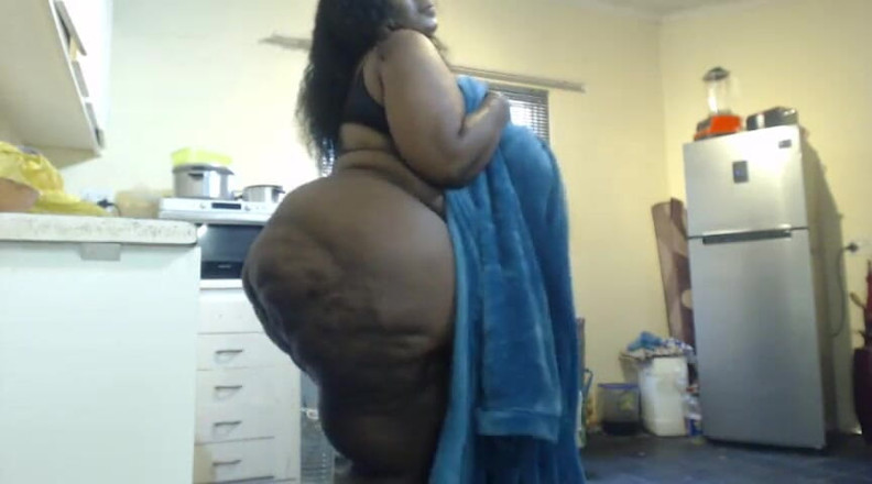 Legendary Booty Overdose: Ebenholz-bBW masturbiert und schüttelt ihren großen hintern