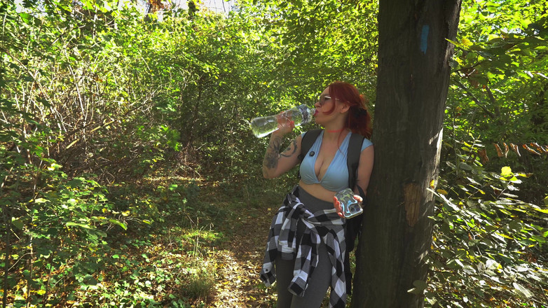 Toma Mur: 継母のシェアテントでの秘密のマスターベーションがタブーに変わるセックス!