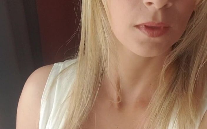 Katerina Hartlova: Dengan lingerie putih aku terlihat seperti malaikat