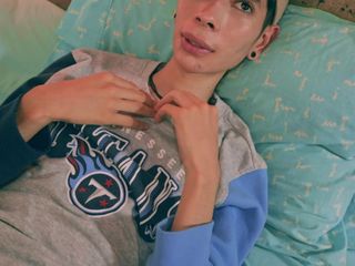 Magic C: Magst du meine twink-füße? Sollte ich hier mehr fußinhalt posten?