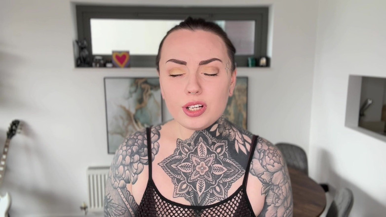 Miss Valentina: 把婊子扔掉