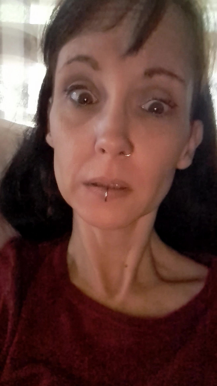 PandoraSG: 15 espirros! Petite Pierced Goth Achoo