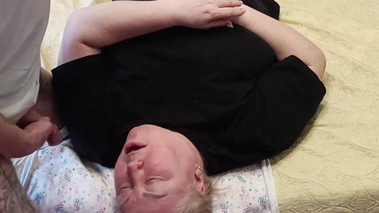 Zona901: Komşuma boşalmak için sikimi sıvazlıyorum