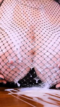 Elle le porte bien