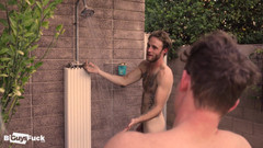 Bi Guys Fuck: Justin Taylor se fait défoncer son trou poilu, MMF bi