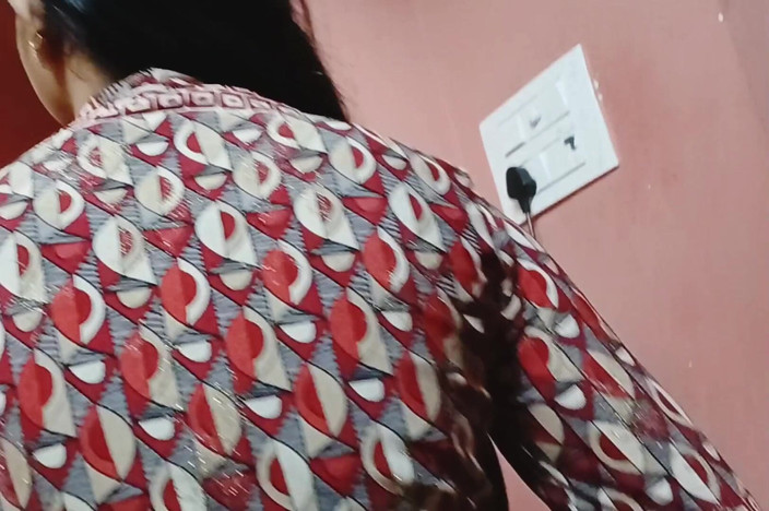 Apple Porn: Adik tiri india pertama kali jilat memek