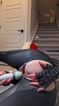 スパイダーガールのアナル中出しで大きな胸がチンポに乗ってイくまで。ビッグ8インチのチンコにアナルが破壊される