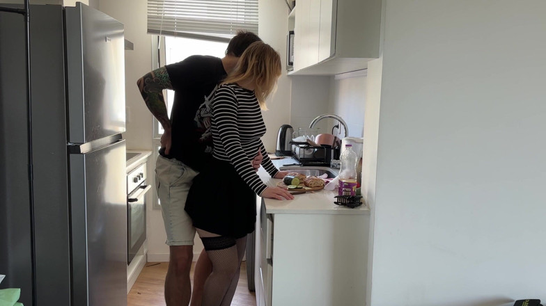 Spacenintenda: Apprendre à son demi-frère à cuisiner : broyage, baisers, baiser à sec, partie 2