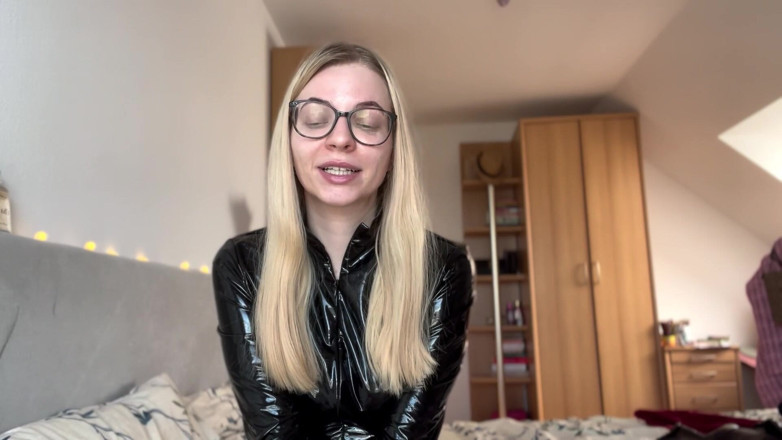 Goddess_Bella_Rae: Bạn có cảm thấy tồi tệ về việc là một...