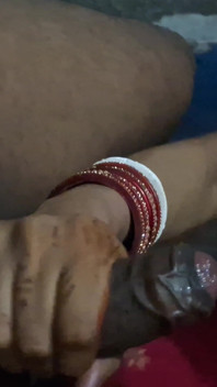 India está chupando mi polla muy cómodamente E-4