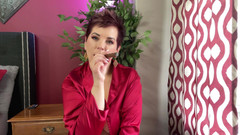 Ruby Lynne: Máy bay bà già hút thuốc xì gà quyến rũ &...