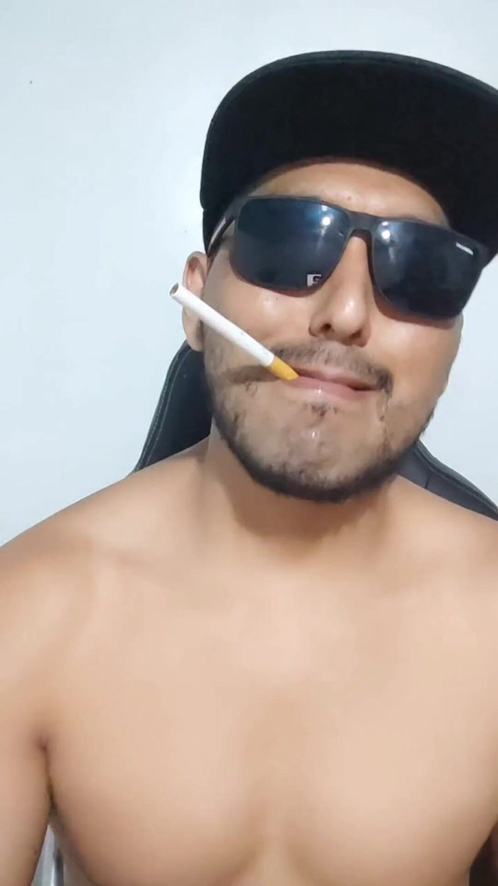 Hornyboy2058: Alfaman spugend en vernederend