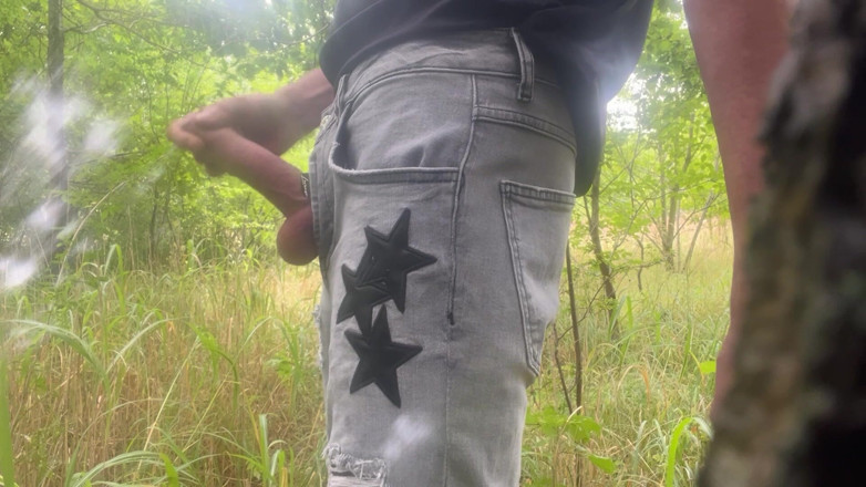 Cockolinoboy: Huge Cumshot Outdoors in the Jeans Mmmm