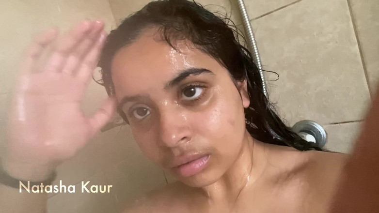 Natasha Kaur: POV: Esguichando em você no chuveiro