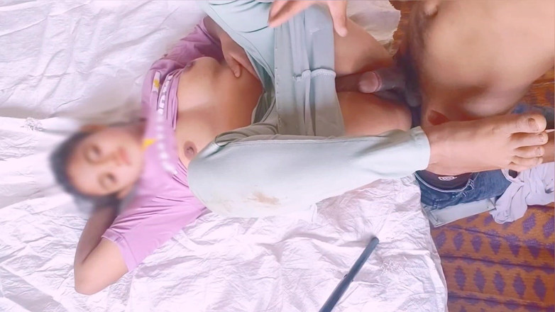 Lust Suman: 农村女孩操紧致阴户，第一次做爱 XXX 视频，印度德西村女孩紧致阴户性爱 XXX 视频