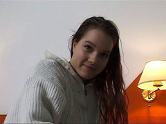 Lucky Wankerz: Шлюшка-брюнетка в соло-экшене в любительском видео