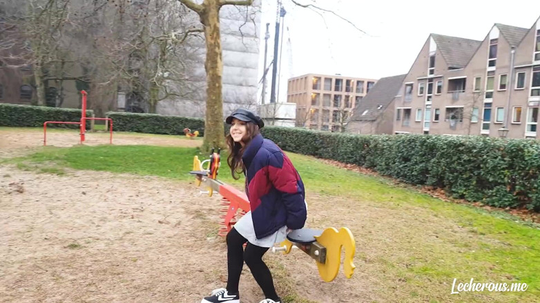Lecherous: Clementine - spelar i parken