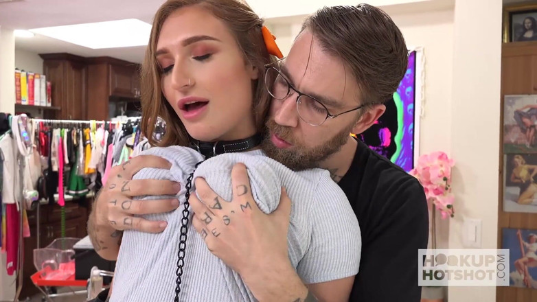 Hookup Hotshot: Skylar Snow použitá jako fuckdoll