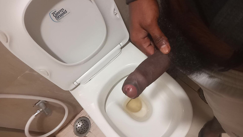 KUMBHA MANOJ KUMAR: Una star mostra sempre diverse espressioni locali per il più...