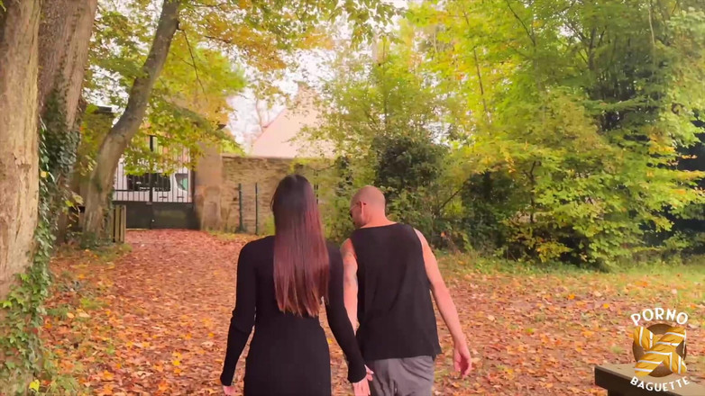 Porno Baguette: Vénus, güzel esmer, sert sikişmeyi seviyor